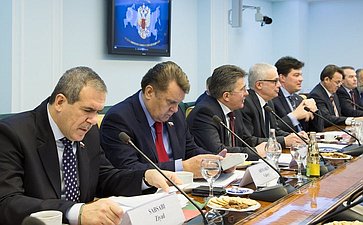 19-12 М. Маргелов и В. Озеров провели встречу с делегацией Комитета по международным делам, обороне и вооруженным силам Сената Французской Республики 1