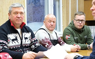 Александр Лутовинов совершил рабочую поездку в посёлок Нельмин-Нос