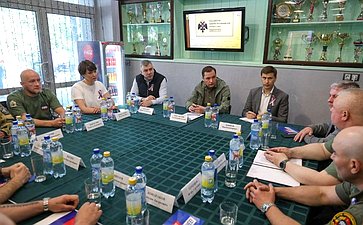 Иван Новиков вместе с губернатором региона Александром Цыбульским встретились с ветеранами специальной военной операции