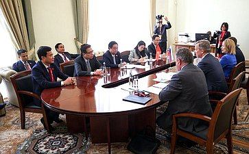 Встреча первого заместителя Председателя СФ Андрея Яцкина с заместителем председателя Национального собрания Социалистической Республики Вьетнам. XI Невский международный экологический конгресс