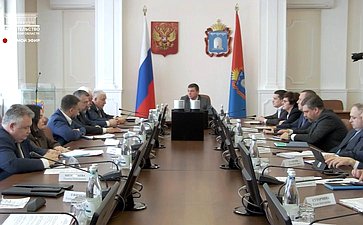Михаил Белоусов в рамках региональной недели принял участие в оперативном совещании, которое провёл временно исполняющий обязанности Главы области Евгений Первышов