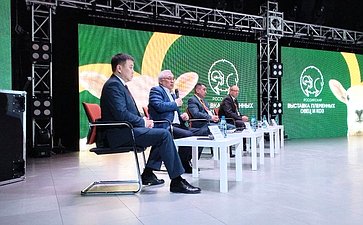 Баир Жамсуев посетил второй этап Российской выставки племенных овец и коз в Чите
