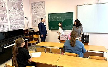 Игорь Мурог в ходе региональной недели в Рязанской области посетил Ряжскую детскую музыкальную школу