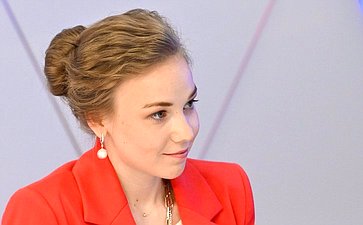 В пресс-центре «Россия сегодня» Галина Карелова приняла участие в пресс-конференции, посвященной итогам работы Совета Евразийского женского форума в период весенней сессии»