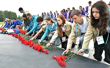 Участники проекта посетили Государственный мемориальный комплекс «Хатынь»