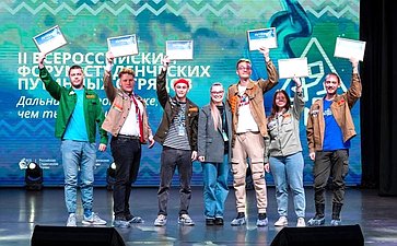 Андрей Хапочкин в ходе поездки в регион встретился с командирами студенческих трудовых отрядов