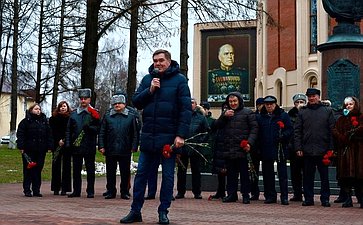 Александр Савин в ходе поездки в регион принял участие в торжественных мероприятиях, посвященных празднованию 128-й годовщины со Дня рождения Маршала Победы Георгия Константиновича Жукова