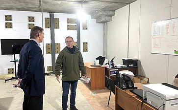 Александр Брыксин посетил центр распределения гуманитарной помощи в Курске