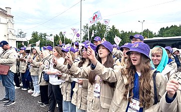 Участники проекта «Поезд Памяти» посетили Петергоф