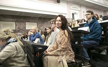 Наталия Косихина встретилась с обучающимися в Москве студентами из Ярославской области