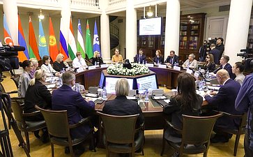 «Инклюзивная мода – тренды развития от инклюзивности к эксклюзивности». IV Международный Форум «Содружество моды»