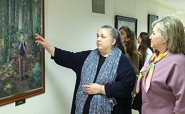 В Совете Федерацию открылась выставка картин «Сказки русского леса»