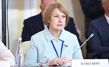 Встреча Председателя СФ Валентины Матвиенко и Председателя Совета Республики Национального собрания Республики Беларусь Натальи Кочановой с руководителями органов государственной власти субъектов Российской Федерации и регионов Республики Беларусь
