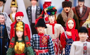 Пленарное заседание «Народные художественные промыслы и креативные индустрии. Перспективы развития». XII форум регионов России и Беларуси