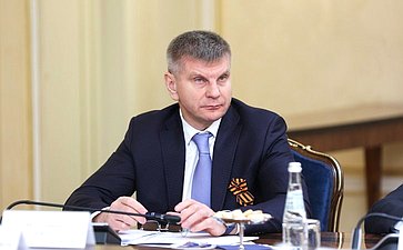 Геннадий Голов
