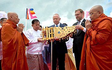 Заместитель Председателя Совета Федерации Константин Косачев принял участие в торжественной церемонии открытия Культурного центра Мьянмы в парке-музее «ЭТНОМИР»
