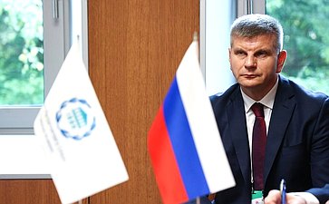 Геннадий Голов