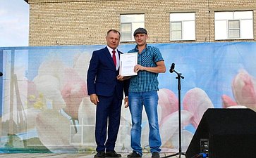 Игорь Мурог вручил награды Совета Федерации жителям Рязанской области