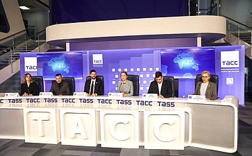 В пресс-центре ТАСС сенатор РФ Александр Волошин принял участие в пресс-конференции, посвященной проведению с 9 по 19 мая в России и Республике Беларусь просветительской молодежной экспедиции «Код непокоренных»