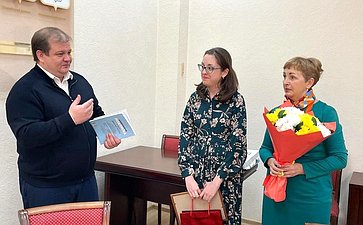 Сергей Безденежных встретился хабаровской художницей Дианой Слипецкой