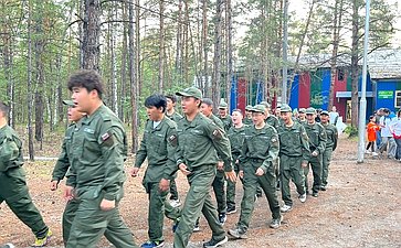 Сахамин Афанасьев в ходе региональной недели посетил детские летние лагеря, расположенные в г. Якутске