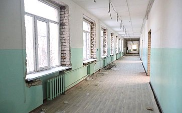 Сергей Горняков ознакомился с ходом ремонтных работ в школах Волгограда