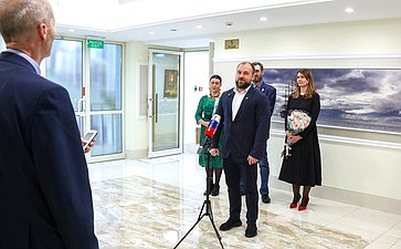 Открытие в Совете Федерации выставки индустриальных пейзажей, посвященной Дню машиностроителя