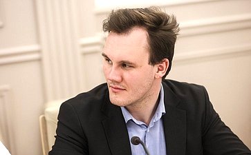 Встреча Александра Варфоломеева с членами молодежного парламента при Тульской областной Думе