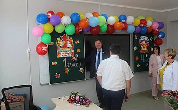 Александр Савин посетил общеобразовательную школу в с. Трубино после завершения в ней капитального ремонта