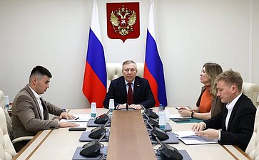Встреча Александра Варфоломеева с делегацией Законодательного Собрания Северо-Западной провинции Южно-Африканской Республики при участии Палаты молодых законодателей при Совете Федерации
