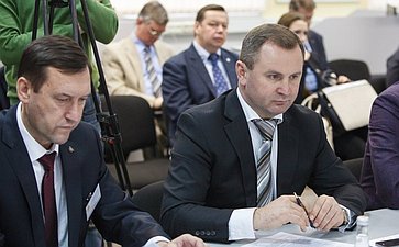 Заседание Комитета по обороне и безопасности на базе Всероссийского центра мониторинга и прогнозирования чрезвычайных ситуаций Савельев
