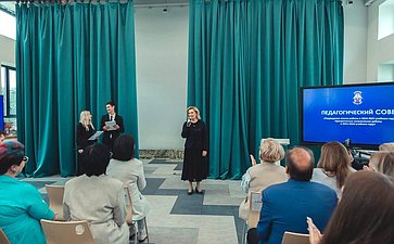 Инна Святенко встретилась с учителями школы № 2087 района Марьино Юго-Восточного округа и посетила обновлённый по программе «Моя школа» корпус образовательного учреждения
