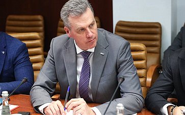 Заседание секции «Цифровая трансформация транспорта» на тему «Обсуждение концепций логистического проекта-международного транспорта БАС-Хаба с применением беспилотных летательных аппаратов между Россией и Китаем»