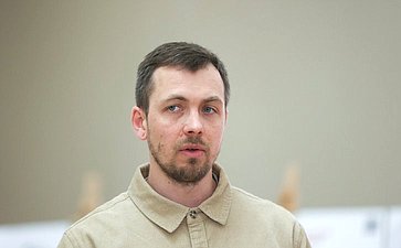 Торжественная церемония открытия выставки работ художника, основателя проекта «Словографика» Петра Скляра «Словографика ZOV. Герои и участники Специальной военной операции»