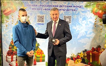 Сергей Муратов принял участие в новогодней акции «Ёлка желаний»