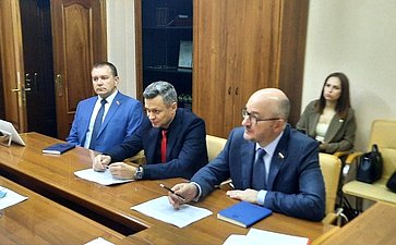 Олег Цепкин обсудил с руководством города Трехгорный вопросы ремонта мостов и благоустройства территорий