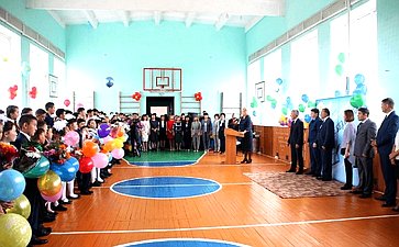 Лилия Гумерова приняла участие в торжественной линейке, посвященной Дню знаний и открытию школы с детским садом в г. Баймаке