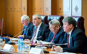Заседание рабочей группы Совета Федерации по совершенствованию законодательства РФ по вопросам Дальнего Востока в Якутске 9