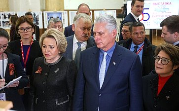 Председатель Совета Федерации Валентина Матвиенко, Президент Кубы Мигель Марио Диас-Канель и Председатель Московской городской Думы Алексей Шапошников открыли фотовыставку, посвящённую 65-летию восстановления российско-кубинских дипломатических отношений