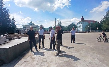 Баир Жамсуев в ходе рабочей поездки в регион проверил ход строительных и ремонтных работ в посёлке Агинское