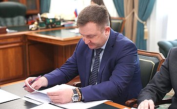 Юрий Воробьев провел совещание по вопросу развития кадетского образования