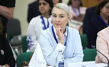 Галина Карелова выступила на круглом столе «Роль социального фактора и демографии в устойчивом развитии мегаполисов и городов БРИКС»