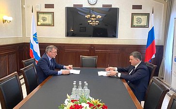 Сергей Перминов в ходе региональной недели провел встречу с руководителем Управления Росреестра по субъекту, на торжественной церемонии вручил награды Совета Федерации землякам, отмеченным за их весомые заслуги