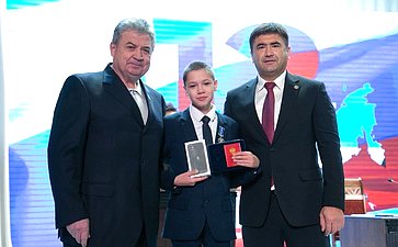 Геннадий Емельянов вручил медаль «За проявленное мужество» юному герою в Республике Татарстан