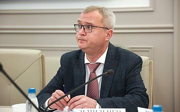 Совещание Комитета СФ по бюджету и финансовым рынкам «Трансформация трудовых отношений в условиях цифровизации: преодоление теневой занятости и восстановление социально-трудовых гарантий и фискальной устойчивости бюджетной системы РФ»