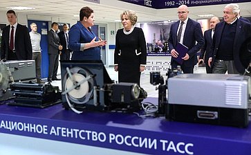 Председатель Совета Федерации Валентина Матвиенко приняла участие в открытии фотовыставки «Совет Федерации в объективе ТАСС», посвященной 30-летию Совета Федерации