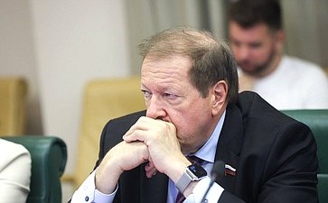 Александр Русаков