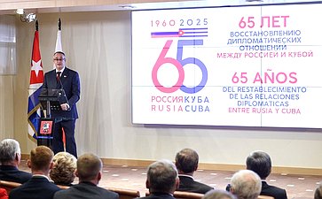 Председатель Совета Федерации Валентина Матвиенко, Президент Кубы Мигель Марио Диас-Канель и Председатель Московской городской Думы Алексей Шапошников открыли фотовыставку, посвящённую 65-летию восстановления российско-кубинских дипломатических отношений