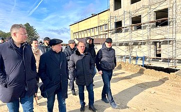 Анатолий Артамонов совершил рабочую поездку в Кавминводы и посетил строительные площадки социальных объектов Кисловодска
