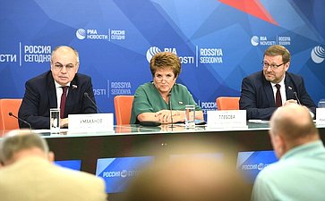 Члены Совета Федерации приняли участие в пресс-конференции на тему „Ливадийский форум за 100 часов до старта“